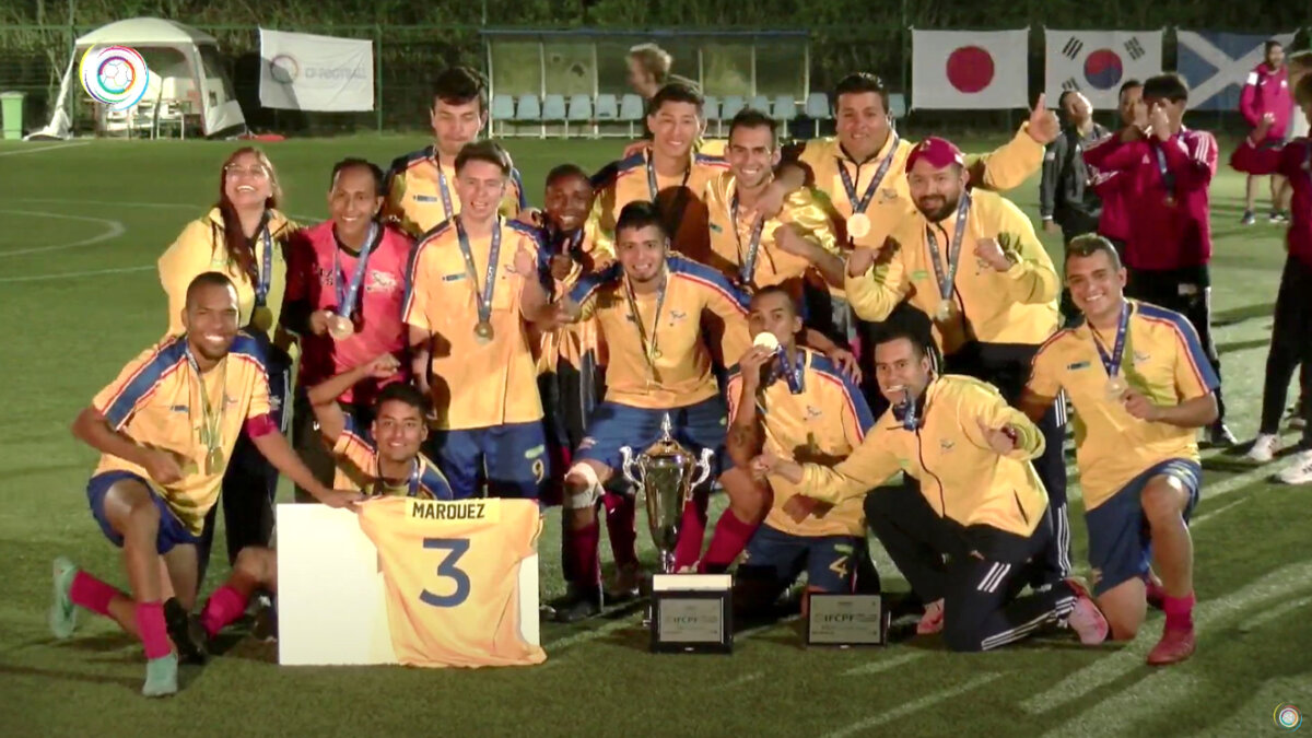 Colombia, campeón del Mundial de Fútbol de Parálisis Cerebral Día memorable para el deporte colombiano. Este lunes la Selección Colombia de Parálisis Cerebral se consagró campeona del Mundial de Fútbol que se realizó en Olbia, Italia. El equipo dirigido por Hans Durán se impuso en la final 3-2 sobre Escocia.