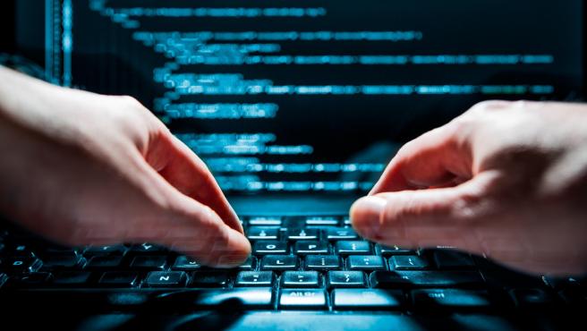 Así puede evitar ser víctima del Pharming Q’HUBO habló con Hernando Salazar, director de información de Datacrédito Experian, quien nos explicó las claves y detalles que usted deberá tener presentes antes de realizar una compra a través de un portal digital, ya sea desde su teléfono celular, tableta o computador.
