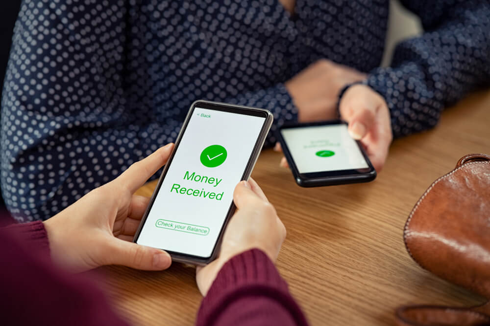 Aprenda a transferir su plata desde Paypal a Nequi 1 Aprenda a transferir su plata desde Paypal a Nequi Con el teletrabajo y el envío de dinero desde el exterior, la plataforma de PayPal se ha posicionado como una de las más importantes en el país para enviar y recibir dinero. Sin embargo, muchos desconocen cómo retirar el dinero en un cajero y por lo tanto, tampoco el cómo transferirlo a una cuenta o billetera virtual, como Nequi, por ejemplo.
