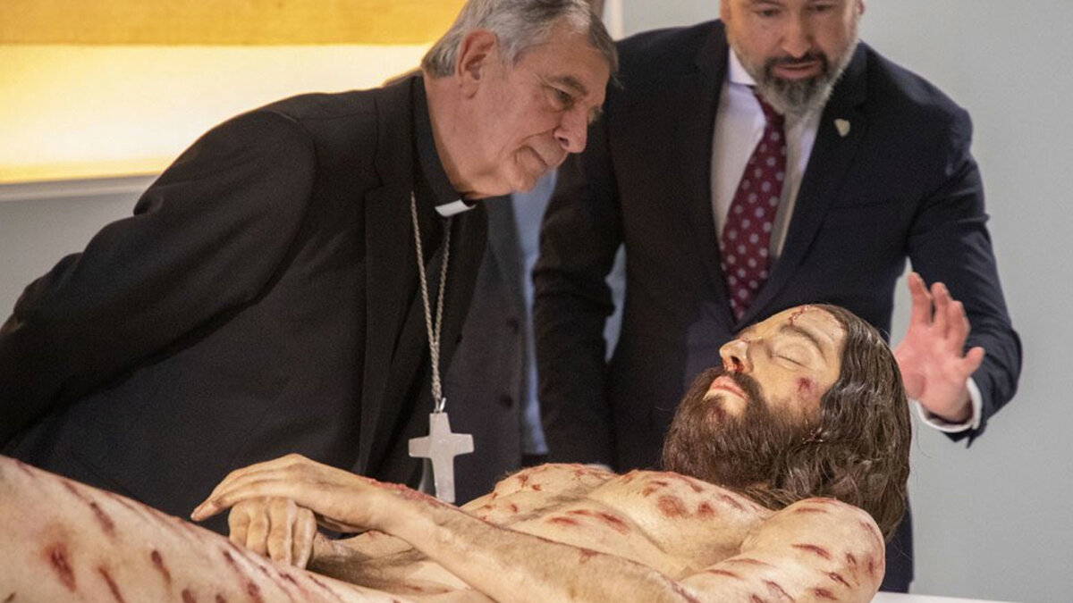 ¡Impresionante! Reconstruyen cuerpo y rostro de Jesucristo  Los files de la iglesia quedaron sorprendidos al ver que expertos realizaron la reconstrucción del cuerpo de Jesús y mostraron cómo se veía realmente el día de su muerte.