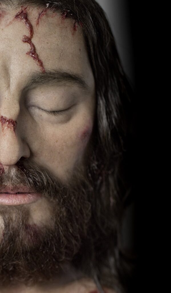 ¡Impresionante! Reconstruyen cuerpo y rostro de Jesucristo  Los files de la iglesia quedaron sorprendidos al ver que expertos realizaron la reconstrucción del cuerpo de Jesús y mostraron cómo se veía realmente el día de su muerte.