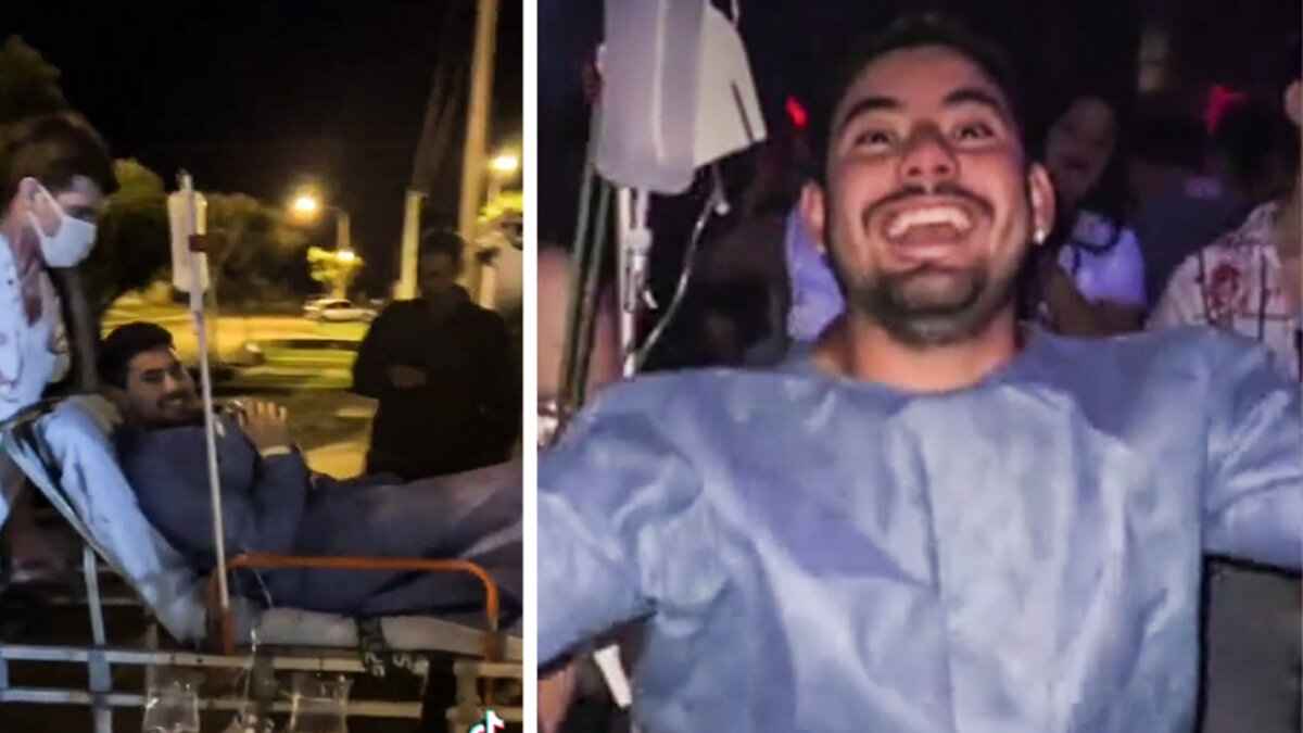 VIDEO: Se fracturó una pierna y con creativo disfraz de fue de rumba El joven, junto a sus amigos, crearon un divertido y creativo disfraz para poder irse de rumba. El muchacho, montado en una camilla con su pierna enyesada, se colocó una bata de hospital y unas mangueras como si estuviera canalizado, mientras que sus compañeros de farra eran varios enfermeros y doctores.