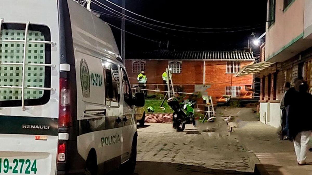 Asesinan a 'Pony' y a Laura en Facatativá Atrapados en un interrogante mortal se encuentran las autoridades de Facatativá (Cundinamarca), investigando el doble homicidio que sumió a la región en la criminalidad. Un hombre de 35 años y una muchacha, de 24, fueron encontrados con heridas de pistola en un casco urbano del barrio La Paz, la madrugada de ayer.