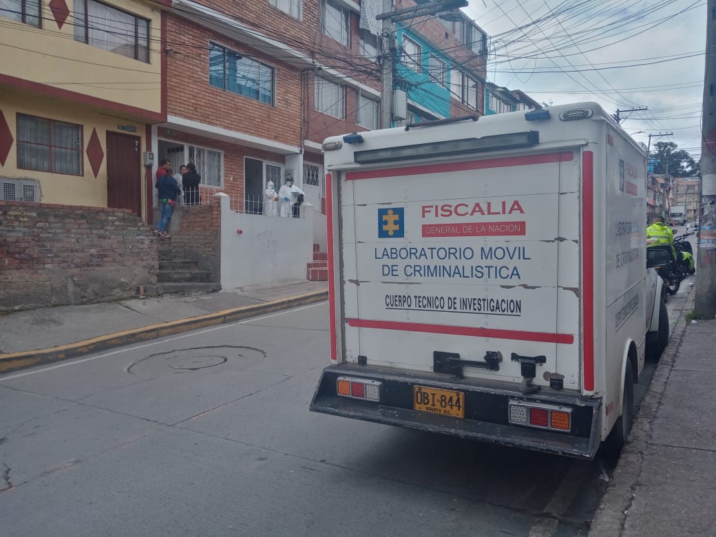 Doloroso feminicidio: su esposo la mató para evitar el divorcio 1 Doloroso feminicidio: su esposo la mató para evitar el divorcio La mañana de ayer será recordada por los habitantes del barrio Buenavista, en la localidad de Usaquén, como una de las más violentas, y sobre todo tristes, de los últimos años, todo por cuenta del feminicidio que se registró en una casa.