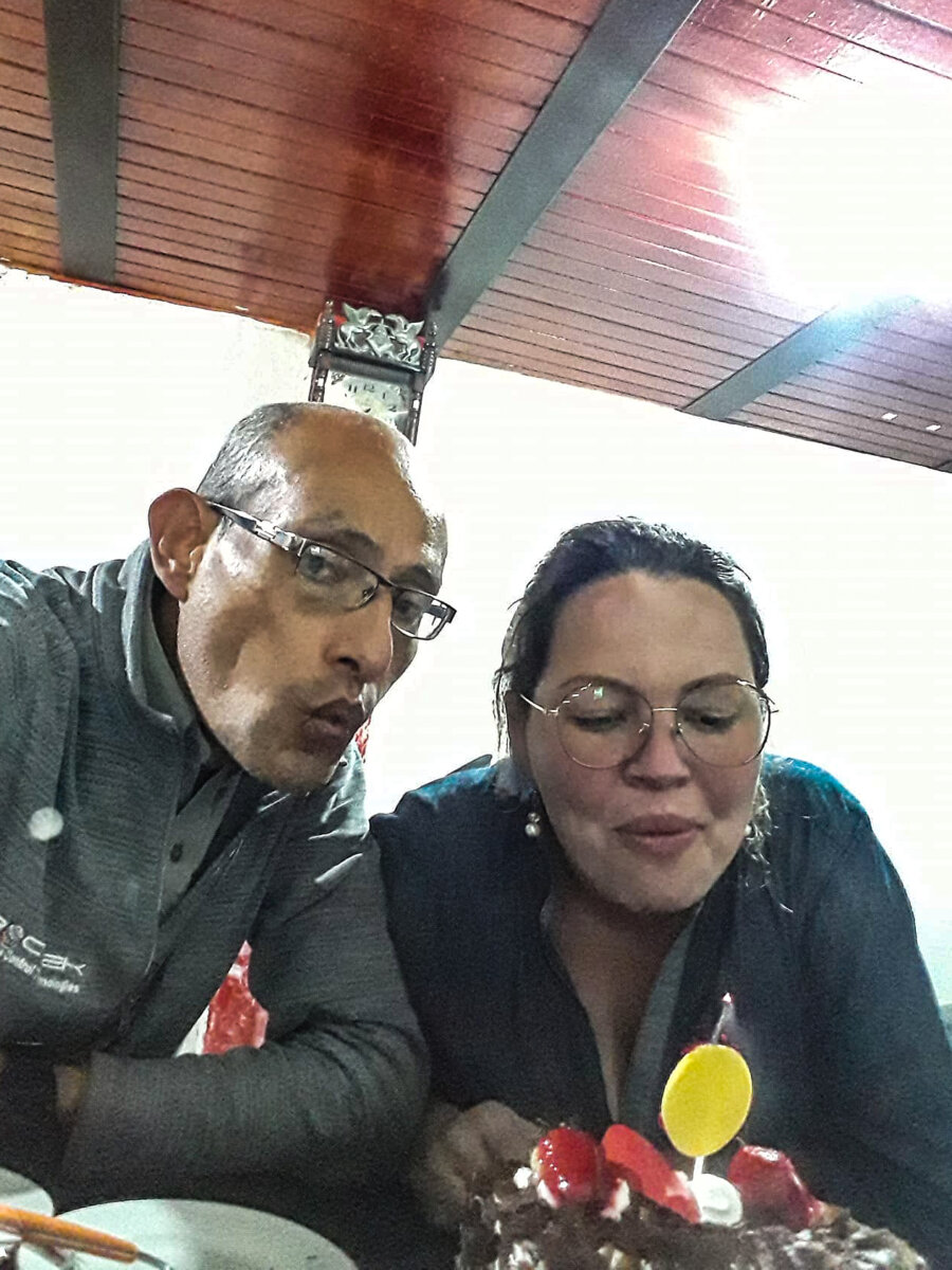 Compartió fotos y videos antes de matar a su hijo "Recuerdos lindos en familia", así le puso Gabriel González Cubillos a un álbum de fotos que compartió en su cuenta de Facebook (que ya está inactiva) hace 24 horas, justo después de haber asesinado a sangre fría a su pequeño hijo, Gabriel de 5 años, en un hotel en Melgar.