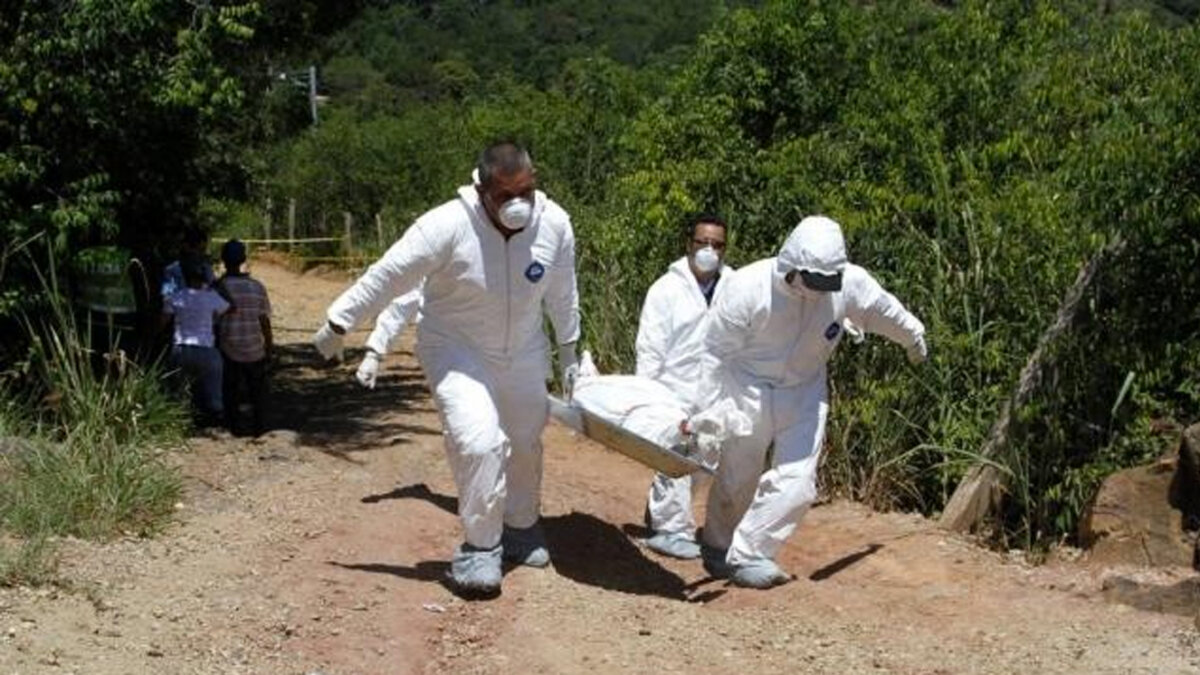 Terrible: abandonan cuerpo de hombre en vía de Guasca 3 Terrible: abandonan cuerpo de hombre en vía de Guasca Un misterio de medianoche se desarrolló ayer en una vereda de Guasca (Cundinamarca), donde bajo extrañas circunstancias apareció el cuerpo sin vida, y con signos de violencia, de un hombre de 48 años.