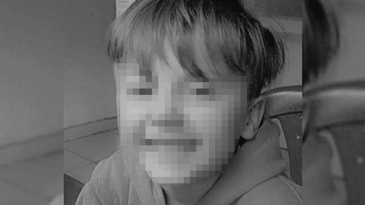 Terrible: hallan muerto a niño de 4 años que había desaparecido en Boyacá 1 Terrible: hallan muerto a niño de 4 años que había desaparecido en Boyacá El pequeño Emanuel Torres de solo 4 años fue hallado sin vida este martes por el cuerpo de socorro del municipio Paz del Río, en Boyacá, cerca a donde vivía. El infante había sido reportado como desaparecido este lunes por su mamá, luego de que su hermanito gemelo entrara a la casa sin él, pues ambos habían estado jugando a pocos metros de la vivienda.