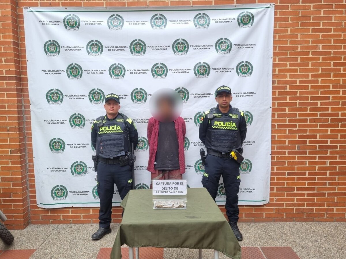 Cayó sujeto que golpeaba mujeres en Bosa 10 Cayó sujeto que golpeaba mujeres en Bosa Un hombre que era el causante de sembrar el terror entre las mujeres en Bosa, fue capturado por las autoridades en las últimas horas. El sujeto que se encuentra en condición de calle, se encargaba de golpear a mujeres que cruzaban frente a él en el barrio La Libertad.