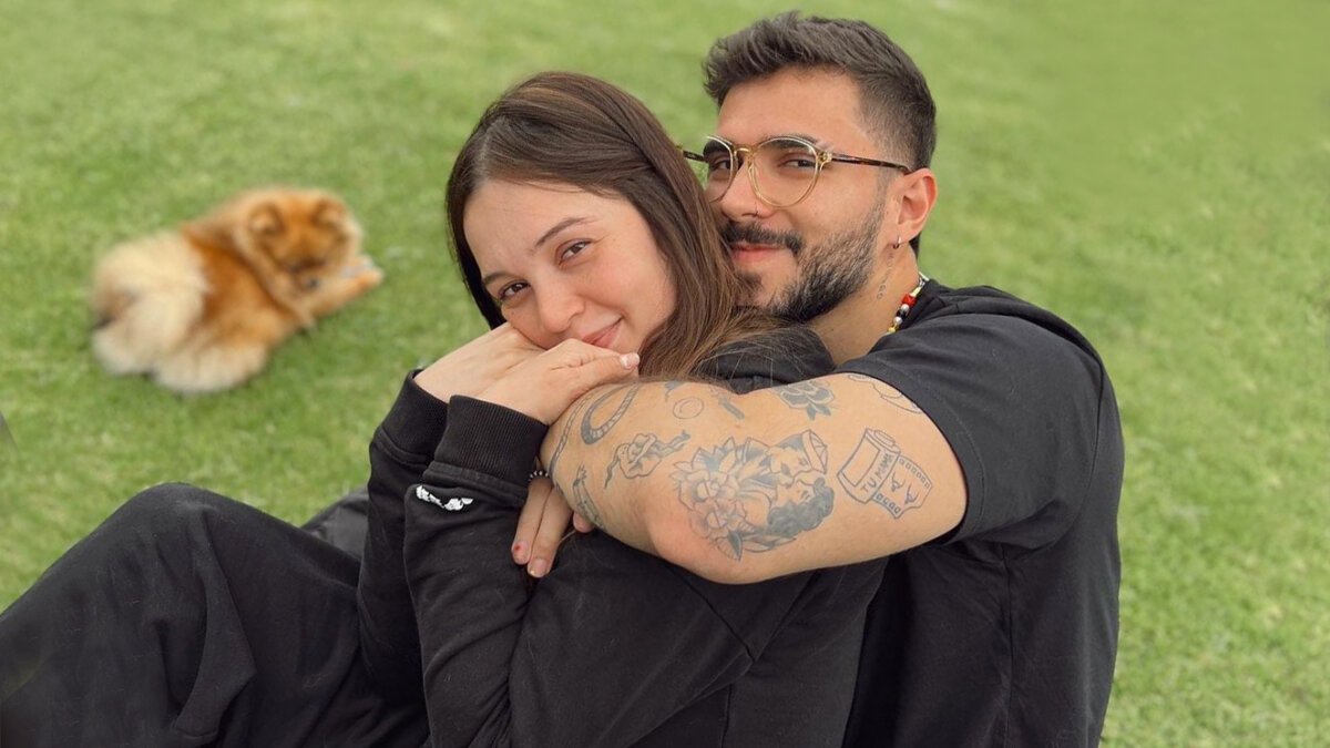 El ex de Lina Tejeiro hizo una dura advertencia a los que le hicieron mala cara en pleno concierto 2 El ex de Lina Tejeiro hizo una dura advertencia a los que le hicieron mala cara en pleno concierto En el fin semana que acaba de terminar, Medellín recibió gran variedad de artistas de los diversos géneros para los diferentes conciertos que tuvo la Feria de las Flores. Juan Duque fue uno de los artistas emergentes que tuvo la oportunidad de cantarle al público paisa.