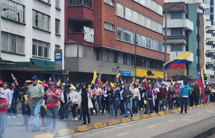 Marchas contra Petro en Bogotá: así está la movilidad 3 Marchas contra Petro en Bogotá: así está la movilidad Este sábado 29 de octubre se están llevando a cabo movilizaciones en varias ciudades principales del país, entre ellas Bogotá, Medellín y Barranquilla. Las marchas se convocaron para manifestar la inconformidad que tienen cientos de colombianos contra las reformas del gobierno del presidente Gustavo Petro.