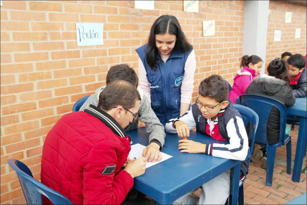 No vaya a dejar su ‘chino’ sin matrícula en 2023 2 No vaya a dejar su ‘chino’ sin matrícula en 2023 Quedan pocos meses de colegio y ya los centros educativos del país y las secretarías de educación andan promoviendo la inscripción de nuevos estudiantes para el 2023, una tarea que tienen que hacer los padres de familia más bien pronto porque los cupos son peleaditos.
