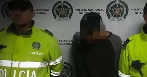 Capturaron en Usme a delincuente que llevaba explosivos en una maleta  Con esta detención, según el coronel, se pudo evitar una posible tragedia y en el momento se investiga que pretendía hacer el delincuente con estos explosivos y si pertenece a un grupo ilegal.