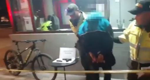 Capturados tres pillos que hurtaban bicis en el sur de Bogotá 1 Capturados tres pillos que hurtaban bicis en el sur de Bogotá Tres pillos menos por las calles de Bogotá. Este martes en las horas de la noche las autoridades capturaron a los bandidos luego de que hicieran de las suyas en diferentes sectores de la ciudad.