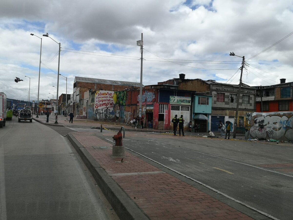 Riña falta en el 'Samber' dejó un muerto Las riñas en el sector del ‘Samber’ (barrio San Bernando) en el centro de la ciudad son pan diario para autoridades, vecinos, moradores y comerciantes de la zona que ven cómo semana tras semana las pugnas por el control del mercado ilegal de la zona, junto a la intolerancia desbordada, aumentan los índices de violencia en el sector sin que parezca haber un tatequieto efectivo a esta situación.