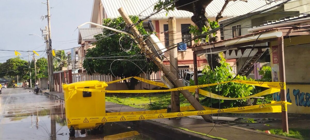 Ciclón tropical asusta a la Guajira Una potencial tormenta tropical sigue su tránsito este viernes cerca al departamento de La Guajira y para el fin de semana transitaria en forma de huracán por la isla de San Andrés, informó el Instituto de Hidrología, Meteorología y Estudios Ambientales (Ideam).