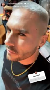 Cerrando ciclos: Sebastián Caicedo se hizo radical cambio de look El actor Sebastián Caicedo sorprendió a sus seguidores al mostrar su nuevo cambio de look, con el que luego de separarse de su esposa, la también actriz Carmen Villalobos, estaría cerrando ciclos y empezando una nueva etapas de su vida.