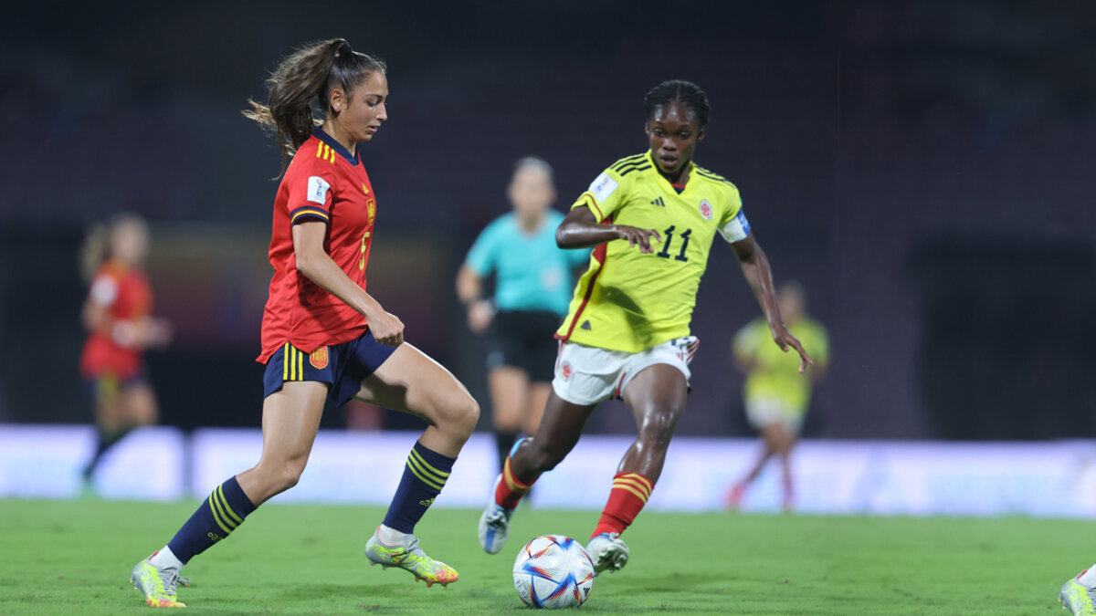 Dolorosa derrota de Colombia en su debut, en el Mundial Femenino Sub 17 La Selección Colombia Femenina debutó con derrota en el Mundial Sub 17 que se realiza en la India. Pese a jugar un reñido partido frente a la actual campeona, España, la 'Tricolor' cayó este miércoles 1-0.