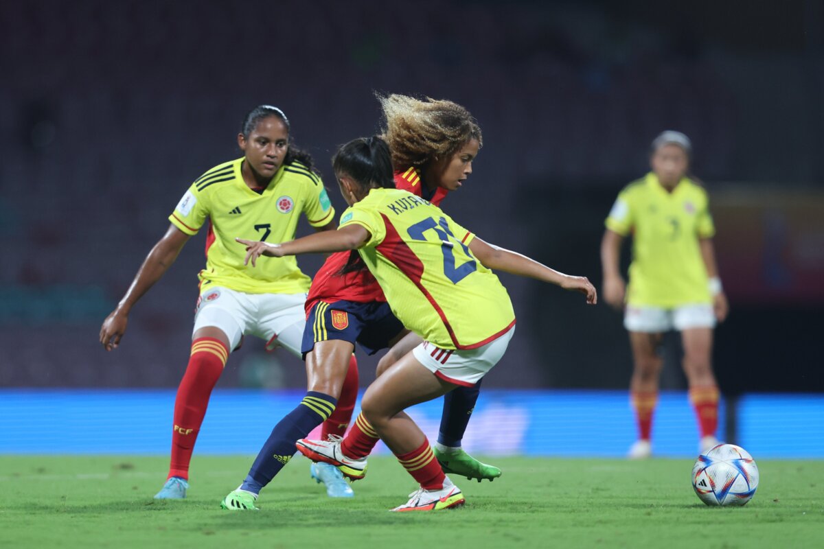 Dolorosa derrota de Colombia en su debut, en el Mundial Femenino Sub 17 1 Dolorosa derrota de Colombia en su debut, en el Mundial Femenino Sub 17 La Selección Colombia Femenina debutó con derrota en el Mundial Sub 17 que se realiza en la India. Pese a jugar un reñido partido frente a la actual campeona, España, la 'Tricolor' cayó este miércoles 1-0.