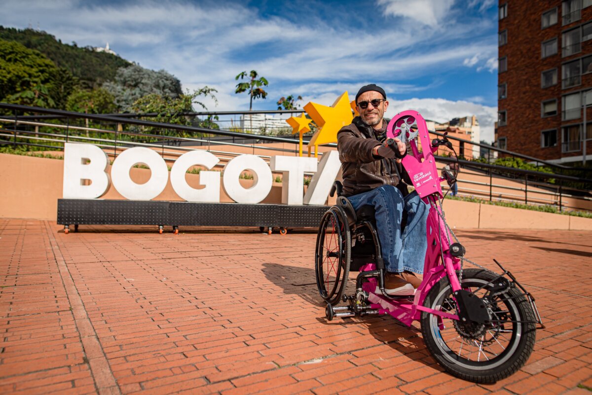El nuevo sistema de bicis compartidas 1 El nuevo sistema de bicis compartidas Bogotá ya cuenta con su primer sistema de bicicletas compartidas, y el cual hoy se encuentra ya en un 50 % de operación.