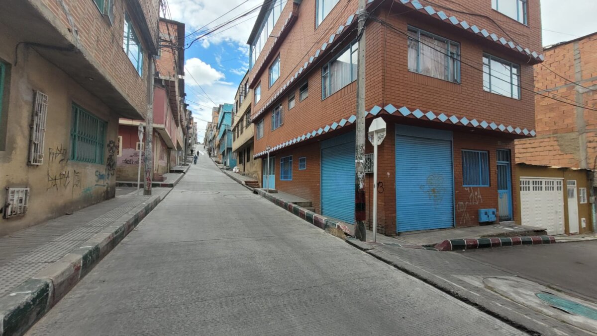 Balacera en taberna de Ciudad Bolívar dejó un muerto y un herido 1 Balacera en taberna de Ciudad Bolívar dejó un muerto y un herido Un joven pidiendo auxilio y los gritos desesperados de un par de mujeres, son los ruidos que siguen presentes en las cabezas de los vecinos del barrio María Cano, en Ciudad Bolívar.