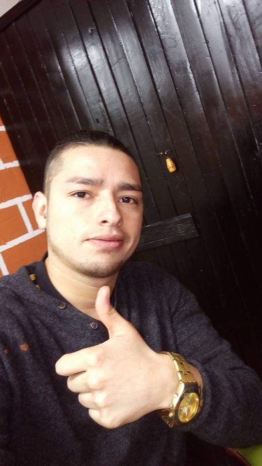 Invitar a bailar a una mujer le costó la vida a Adrián en Ciudad Bolívar Invitar a salir a bailar a una mujer nunca fue tan letal como sucedió la madrugada de ayer en el barrio San Francisco (Ciudad Bolívar). Otro caso de intolerancia dejó sin vida a un hombre de 33 años, y a un muchacho de 18 años malherido. Los agresores atentaron contra ellos por temas de tragos e incomprensiones, que acabaron resolviéndose con cuchillo.