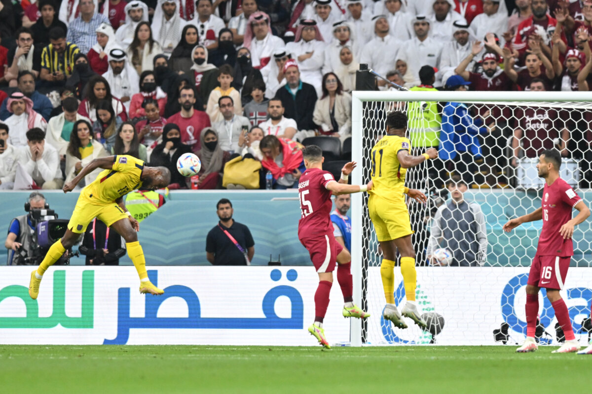 Ecuador derrotó a Catar 2 Ecuador derrotó a Catar El primer partido fue pitado para Catar y Ecuador, a quienes les fue bien, pues los dirigidos por Gustavo Alfaro, protagonizaron tremendo partido y con doblete del capitán, Enner Valencia se llevaron la primera victoria (2-0).