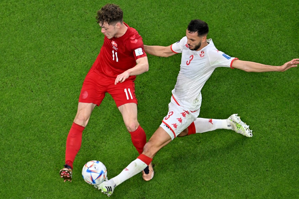 Sin goles: Dinamarca no logró vencer a Túnez 1 Sin goles: Dinamarca no logró vencer a Túnez Dinamarca y Túnez sellaron este martes el primer 0-0 del Mundial de Catar en el juego inaugural del Grupo D, marcado por la presencia del volante Christian Eriksen un año y medio después de sufrir un paro cardíaco en plena Eurocopa que asustó con desterrarlo del fútbol.