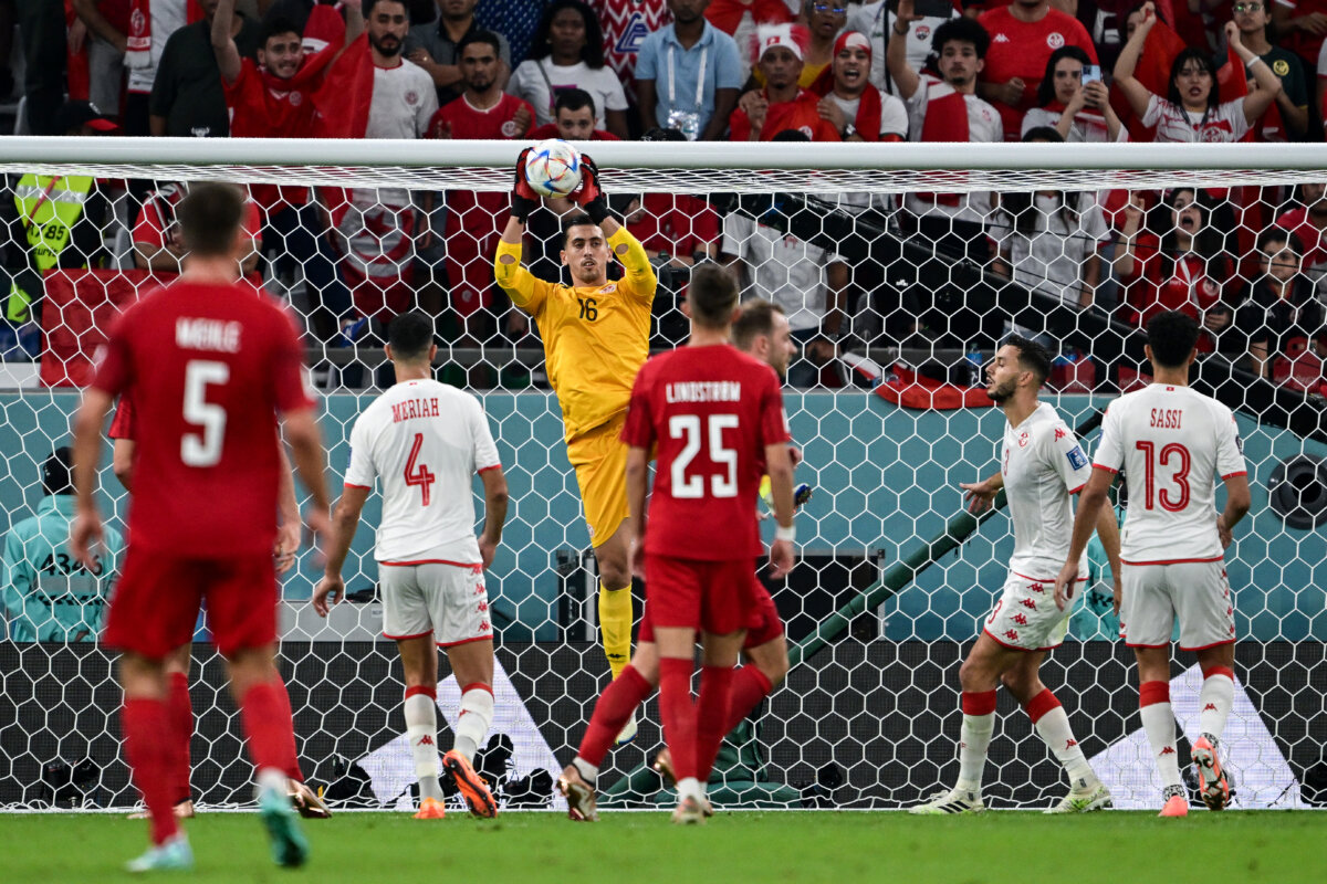 Sin goles: Dinamarca no logró vencer a Túnez 4 Sin goles: Dinamarca no logró vencer a Túnez Dinamarca y Túnez sellaron este martes el primer 0-0 del Mundial de Catar en el juego inaugural del Grupo D, marcado por la presencia del volante Christian Eriksen un año y medio después de sufrir un paro cardíaco en plena Eurocopa que asustó con desterrarlo del fútbol.