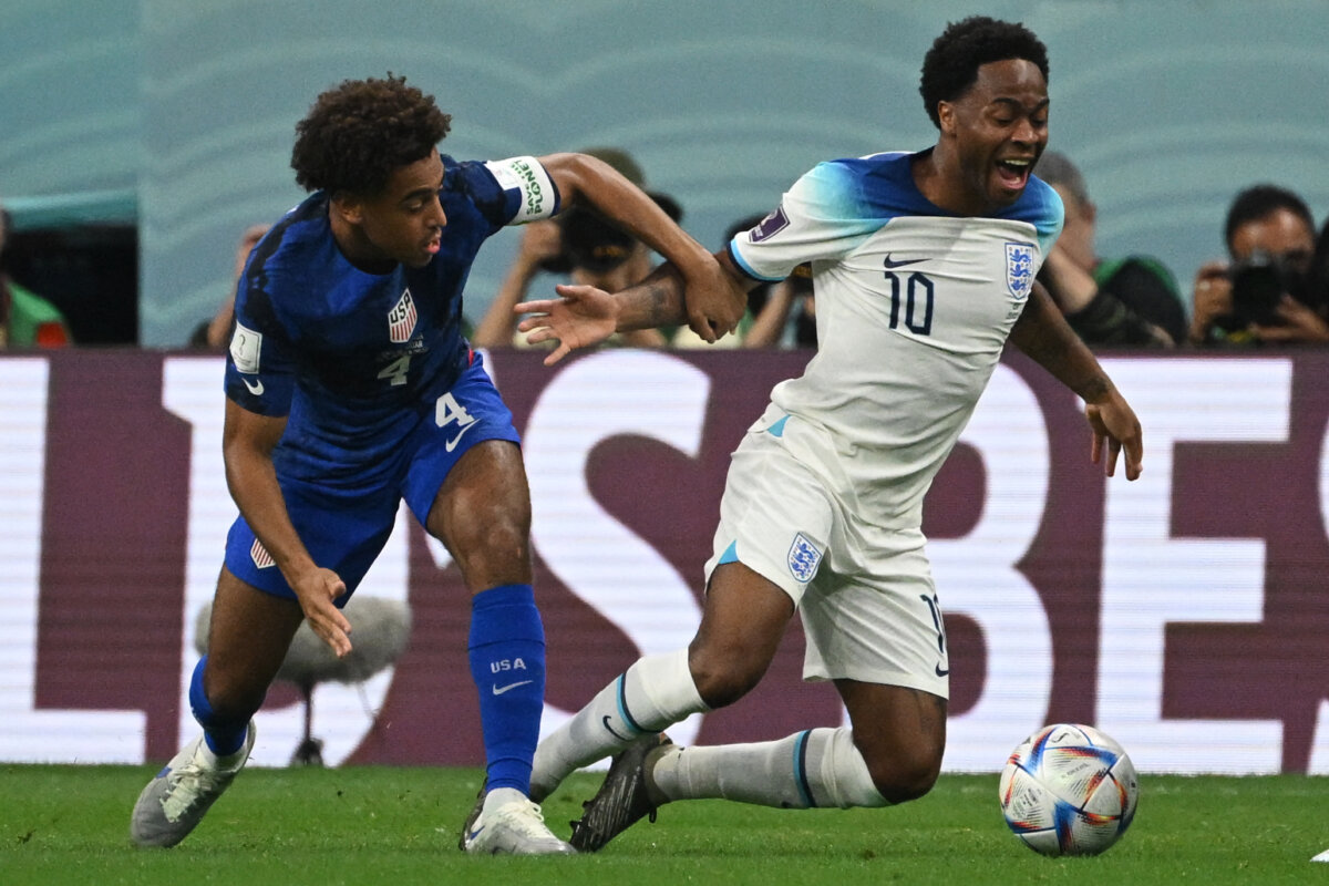 Sin goles empató Inglaterra y Estados Unidos 1 Sin goles empató Inglaterra y Estados Unidos Tras un espectacular debut, Inglaterra ofreció el viernes su versión más pragmática para asegurar un empate 0-0 ante una mejorada Estados Unidos con el que pone un pie en los octavos de final de Catar-2022.