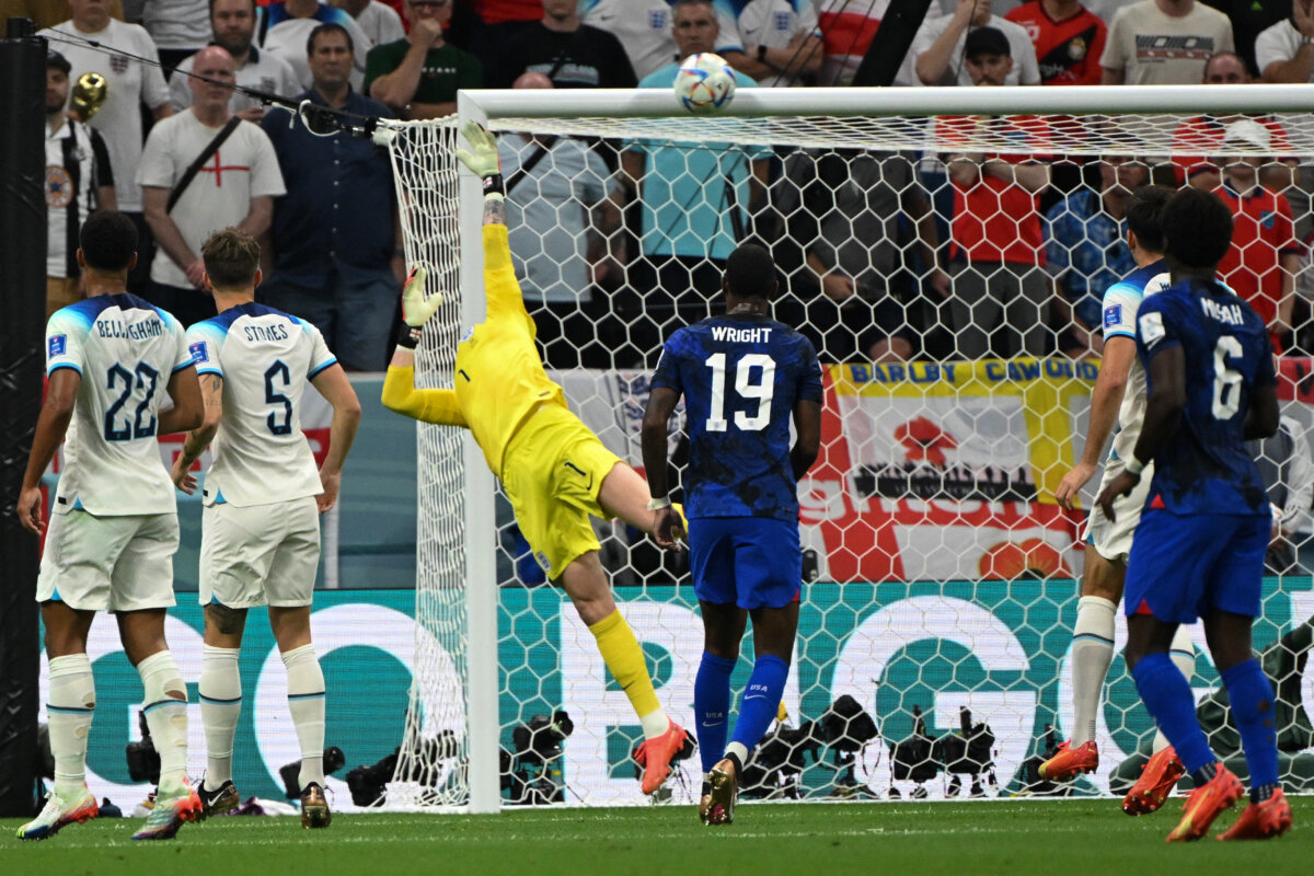 Sin goles empató Inglaterra y Estados Unidos 2 Sin goles empató Inglaterra y Estados Unidos Tras un espectacular debut, Inglaterra ofreció el viernes su versión más pragmática para asegurar un empate 0-0 ante una mejorada Estados Unidos con el que pone un pie en los octavos de final de Catar-2022.