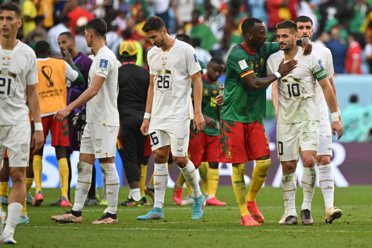 Tremendo empate entre Camerún y Serbia 3-3 Serbia y Camerún, que habían perdido sus partidos de la primera fecha del Mundial, empataron este lunes en Doha (3-3), en un duelo lleno de suspense y remontadas, que deja a ambos equipos con vida en el torneo.