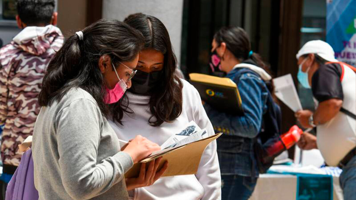 1.200 ‘camellos’ para los más jóvenes En el marco del programa Colombia Joven, el Gobierno Nacional lanzó una nueva convocatoria para llamar a 1.200 jóvenes de todo el país para que realicen sus prácticas técnicas, tecnólogas y profesionales en las 260 entidades públicas en todo el territorio nacional.
