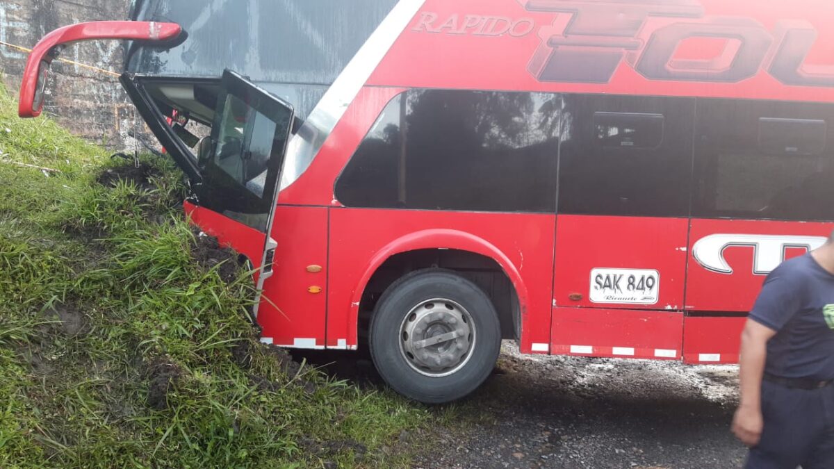 Accidente en la vía Bogotá–Villeta: una persona murió y hay varios heridos 1 Accidente en la vía Bogotá–Villeta: una persona murió y hay varios heridos En las horas de la madrugada de este sábado se presentó un trágico accidente en la vía Bogotá – Villeta, el cual dejó hasta el momento una persona fallecida y varios heridos.