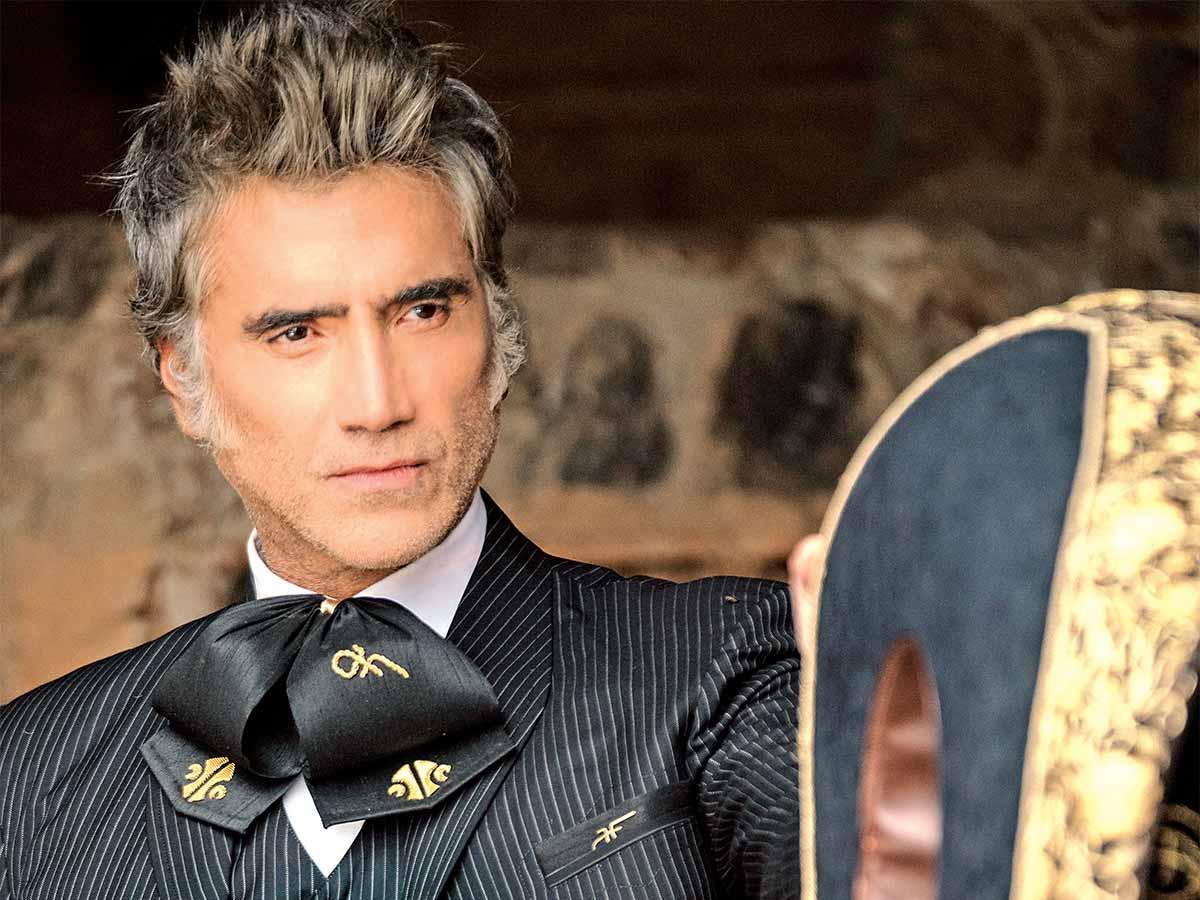 Alejandro Fernández regresa con más ranchera a Colombia Alejandro Fernández se prepara para continuar con su gira mundial ‘Hecho en México’, con su regreso a la música ranchera, con la cual recorrerá buena parte de Sudamérica el próximo año.