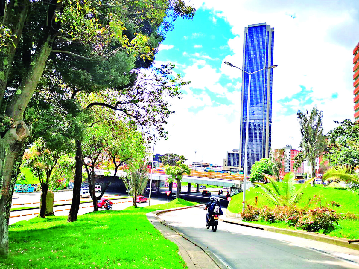 Fatal desenlace en la Alameda 1 Fatal desenlace en la Alameda Mientras los uniformados de la estación CAI San Diego se encontraban realizando labores rutinarias de patrullaje en la localidad de Santa Fe, se toparon con el cuerpo malherido de un hombre el cual no paraba de convulsionar. A pesar de ser auxiliado, el hombre falleció luego de arribar al centro médico más cercano.