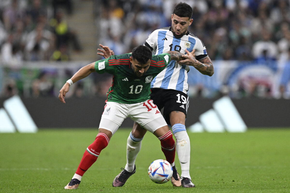 Argentina vence a México 2-0 y sigue viva en el Mundial 1 Argentina vence a México 2-0 y sigue viva en el Mundial Lionel Messi dio vida a Argentina cuando más lo necesitaba y condujo a la victoria por 2-0 este sábado a su equipo frente a México, que queda en situación crítica en el grupo C del Mundial de Catar-2022.