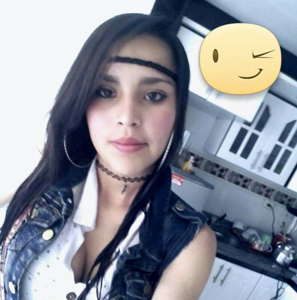 En riña asesinaron a la bella Yeimy en Ciudad Bolívar 2 En riña asesinaron a la bella Yeimy en Ciudad Bolívar En medio de una violenta riña, ocurrida este fin de semana en un sector de invasión ubicado en la parte alta de Ciudad Bolívar, una joven de 24 años murió en un centro asistencial luego de recibir una mortal puñalada por la espalda.