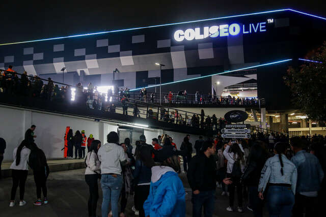 El dolor de cabeza en que se ha convertido el Coliseo Live 1 El dolor de cabeza en que se ha convertido el Coliseo Live Con trancones que superan las dos horas, continúan los problemas de movilidad en una de las principales salidas de Bogotá, la Calle 80, debido a los eventos que se realizan en el Coliseo Live.