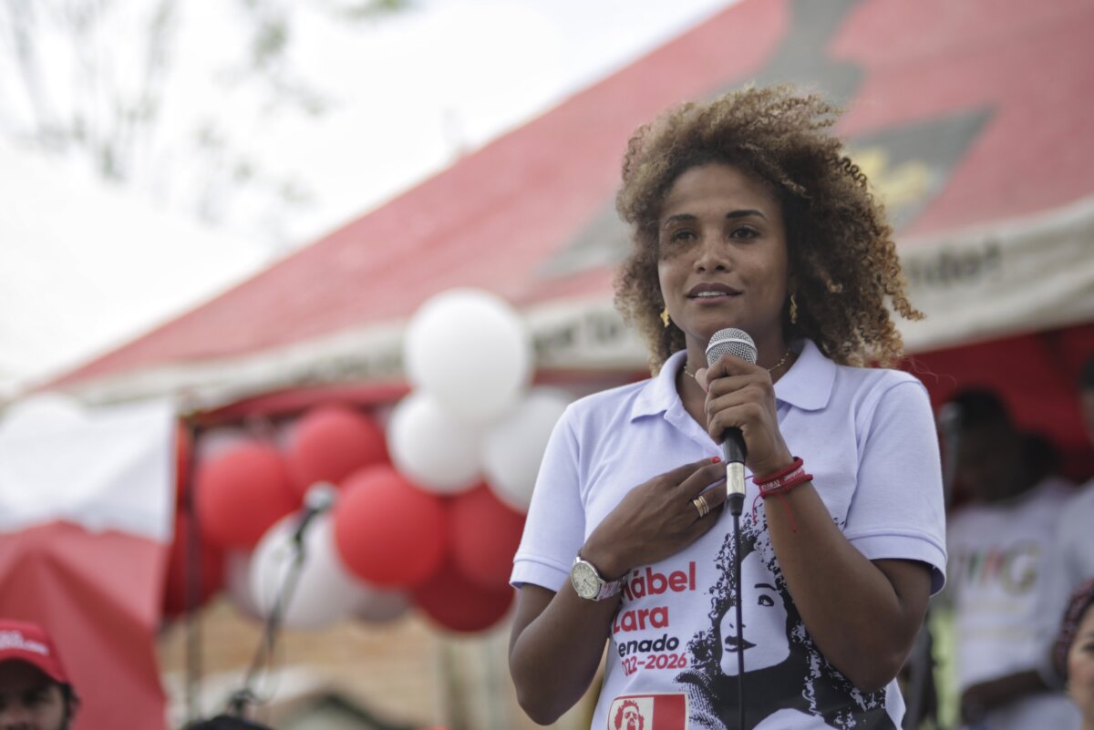 Gobierno incorporó 4 mujeres a delegación de diálogos con el ELN La Oficina del Alto Comisionado para la Paz confirmó este viernes la incorporación de cuatro nuevas mujeres a la delegación del Gobierno Nacional en los diálogos de paz que se adelantan con la guerrilla del ELN.