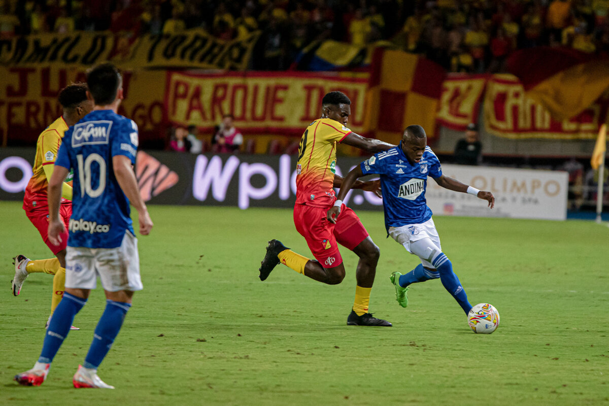 Millos cayó ante el Pereira 2 Millos cayó ante el Pereira Con este resultado Santa Fe es líder en la tabla con 8 puntos, luego de eliminar a Junior, Millos se queda en el segundo puesto con 7 y el Pererira se mete en la pelea final con 6 puntos.