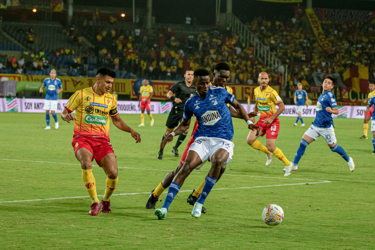 Millos cayó ante el Pereira 1 Millos cayó ante el Pereira Con este resultado Santa Fe es líder en la tabla con 8 puntos, luego de eliminar a Junior, Millos se queda en el segundo puesto con 7 y el Pererira se mete en la pelea final con 6 puntos.