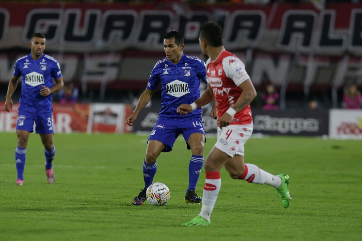 Empate en el clásico: Millos y Santa Fe, sin final 2 Empate en el clásico: Millos y Santa Fe, sin final El clásico terminó en empate (1-1) en El Campín con un tremendo partidazo en el que tanto Santa Fe como Millonarios quedaron por fuera de la final de la Liga BetPlay 2022-II.