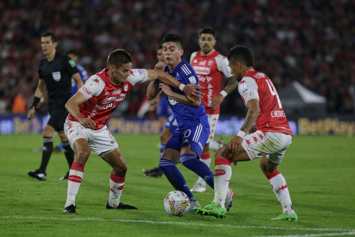 Empate en el clásico: Millos y Santa Fe, sin final 1 Empate en el clásico: Millos y Santa Fe, sin final El clásico terminó en empate (1-1) en El Campín con un tremendo partidazo en el que tanto Santa Fe como Millonarios quedaron por fuera de la final de la Liga BetPlay 2022-II.