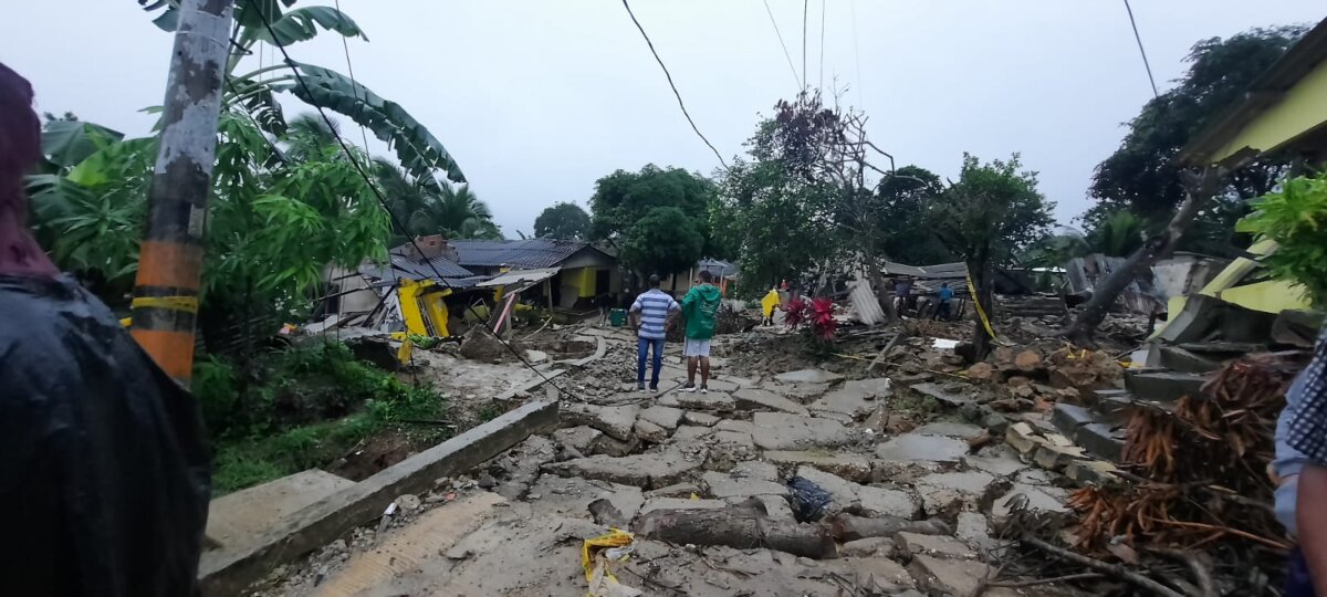 89 familias resultaron damnificadas en el Atlántico Luego del censo realizado por organismos como las Secretarías de Infraestructura, Prevención y Atención de Desastres, General y Salud de la Gobernación del Atlántico, Cruz Roja, Policía, Ejército y Defensa Civil, se conoció que 89 familias resultaron afectadas por los deslizamientos que se presentaron este domingo en diferentes partes del municipio de Repelón, Atlántico.