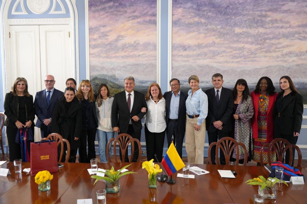 "Tendremos una academia, o dos": FC Barcelona debuta en Colombia Este miércoles 16 de noviembre, el presidente Gustavo Petro, le abrió las puertas de la Casa de Nariño al presidente de Fútbol Club Barcelona, Joan Laporta, y allí se dio un increíble anunció que emocionó a más de un deportista.