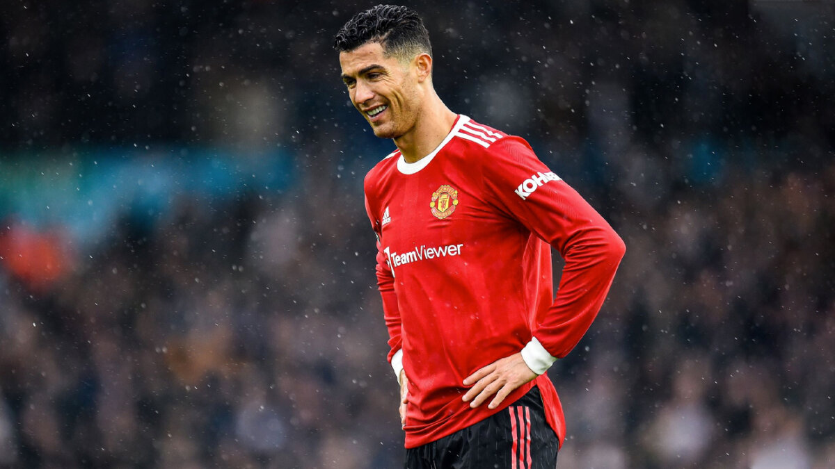 Manchester United le dijo chao a CR7 Este martes 22 de noviembre, a dos días de que debute Portugal en el Mundial, se confirmó que Cristiano Ronaldo colgó los guayos del Manchester United.