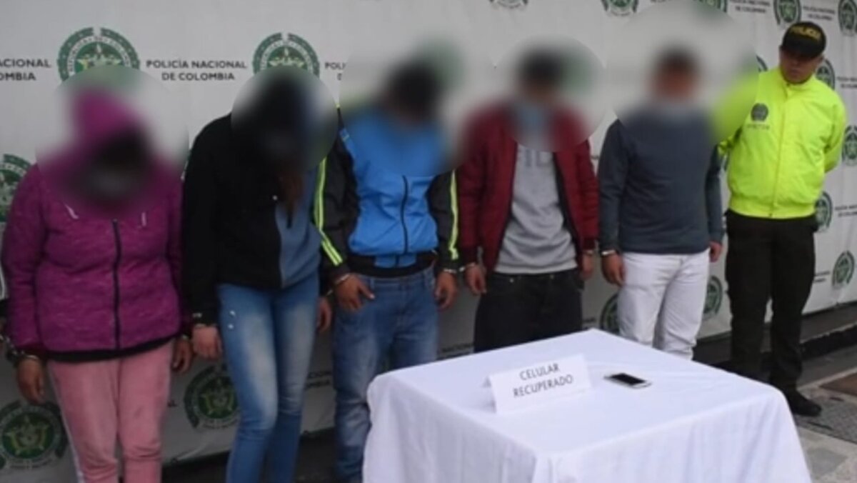 Cayó banda familiar que se dedicaba a atracar en Suba Cinco personas de una misma familia fueron capturados por las autoridades. La banda se dedicaba a atracar en varios barrios de la localidad de Suba.