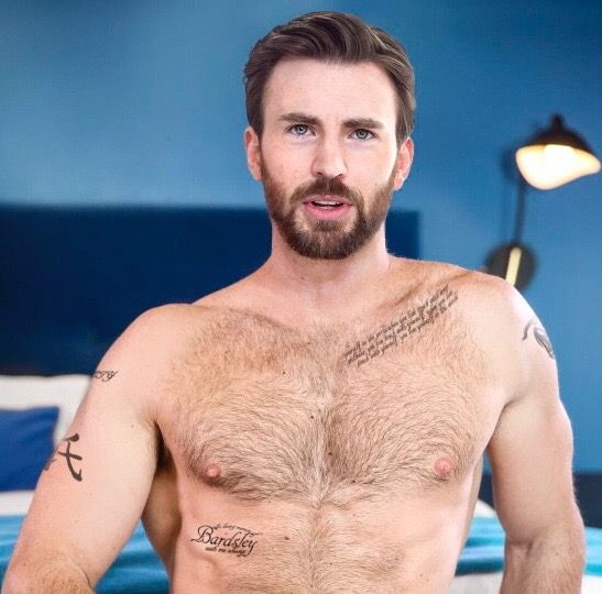 Las fotos del hombre más sexy del mundo El papacito de Chris Evans, que es reconocido por interpretar al superhéroe de Marvel, Capitán América, este año se llevó el título del hombre más sexy del mundo que otorga la revista People.