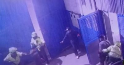Cuatro pillos hicieron millonario robo en fábrica de Bosa 1 Cuatro pillos hicieron millonario robo en fábrica de Bosa En las horas de la madrugada de este lunes, una banda de cuatro pillos se metieron a una fábrica de alimentos en el sur de la ciudad para hacer un millonario robo.