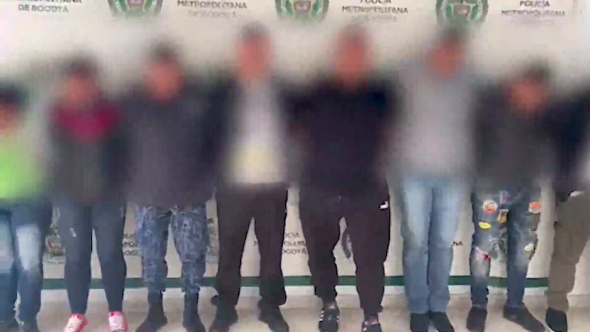 Desarticulan red que extorsionaba desde la cárcel La Modelo Durante un operativo realizado por 80 uniformados del Gaula de la Policía Metropolitana de Bogotá, con ayuda de la Fiscalía General, lograron desarticular una peligrosa banda delincuencial denominada 'La Purga', que extorsionaba y delinquía desde la cárcel La Modelo.